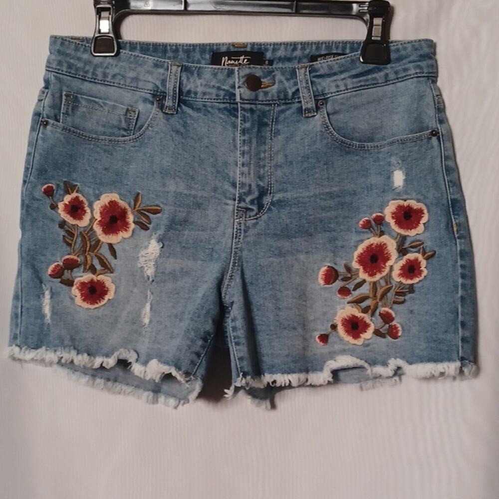 Nanette Leopore Women's Mid Rise Jeans Shorts Embroidered Raw Edge Hem. Size 8